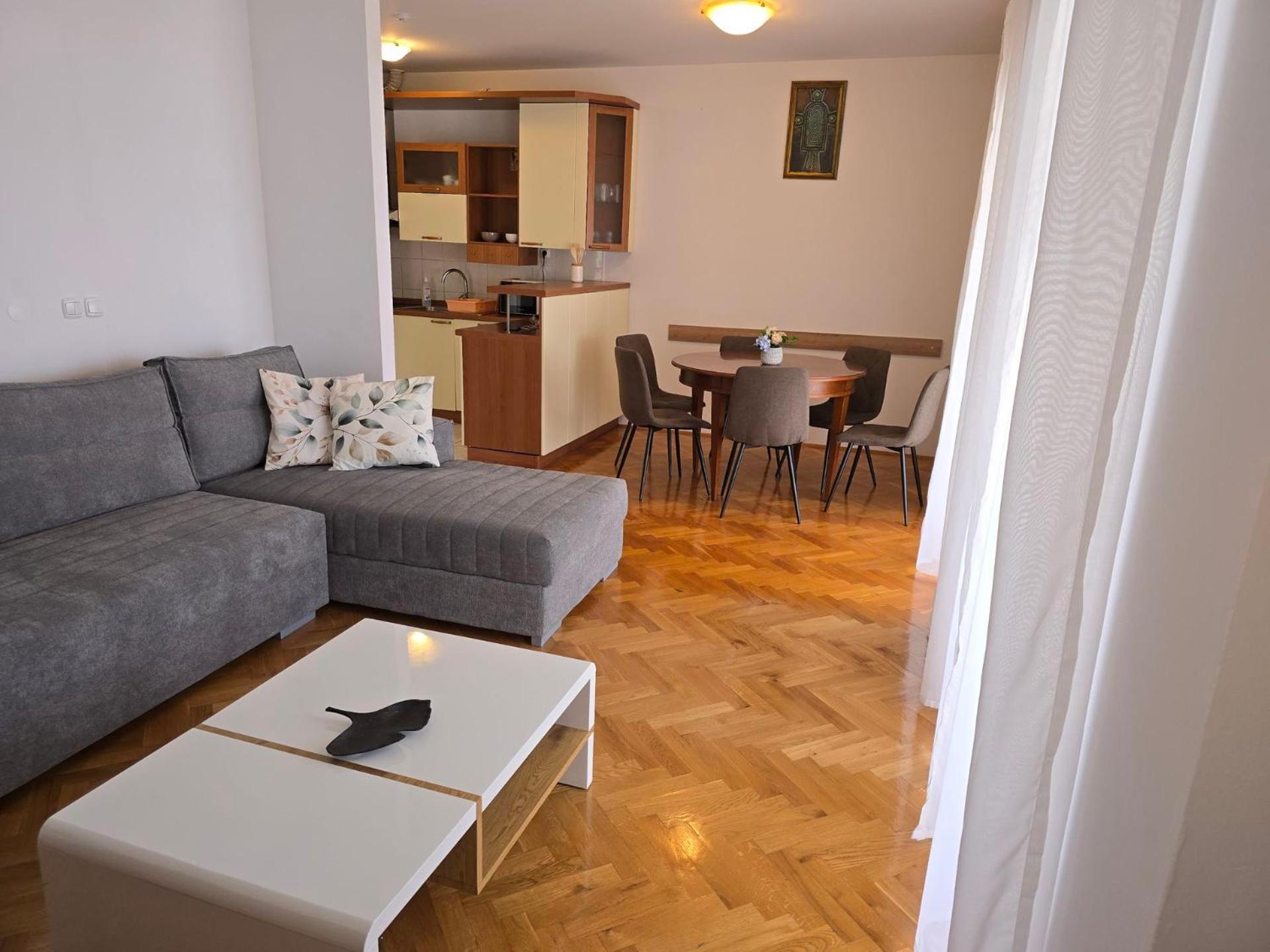 Apartment Huanita Промайна Екстер'єр фото