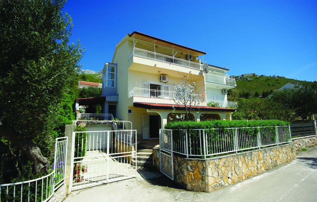 Apartment Huanita Промайна Екстер'єр фото